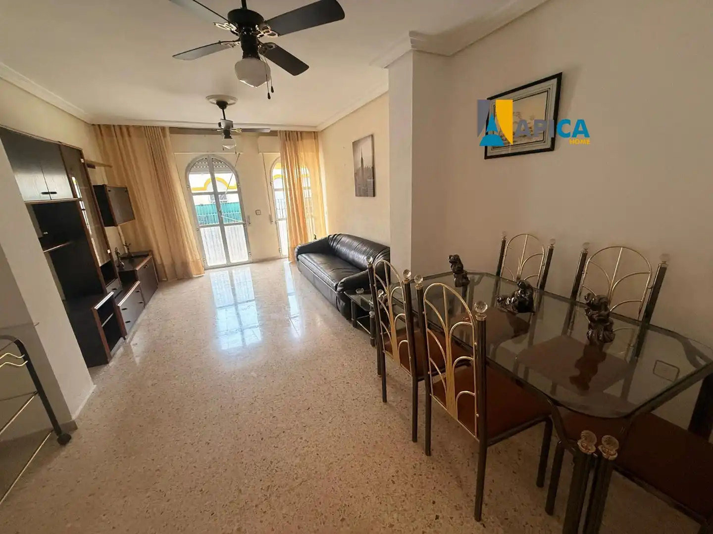 Sala d'estar de Pis en venda en La Rinconada amb Aire condicionat