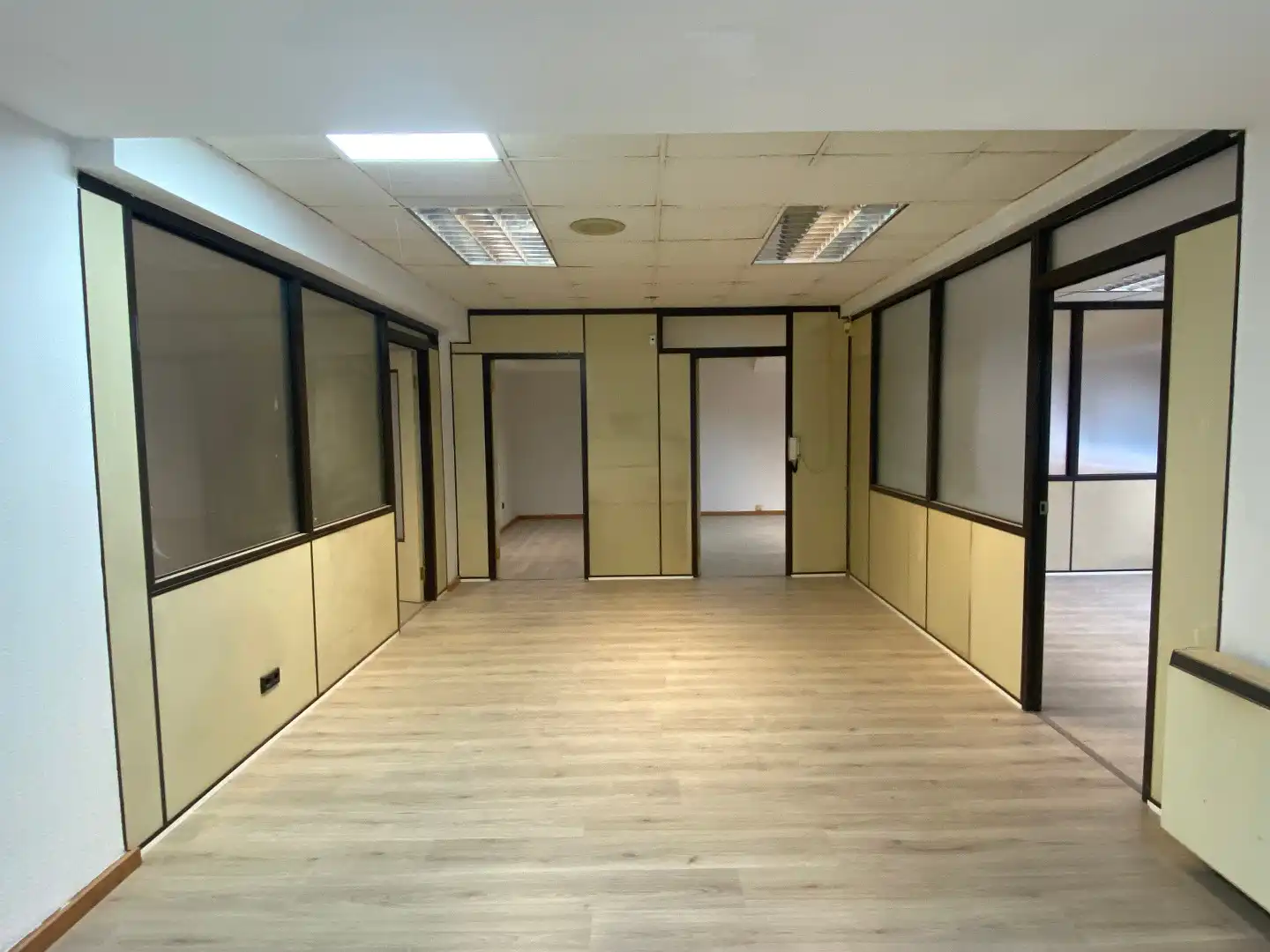 Oficina de lloguer a Avenida Reyes Católicos, imagen 6