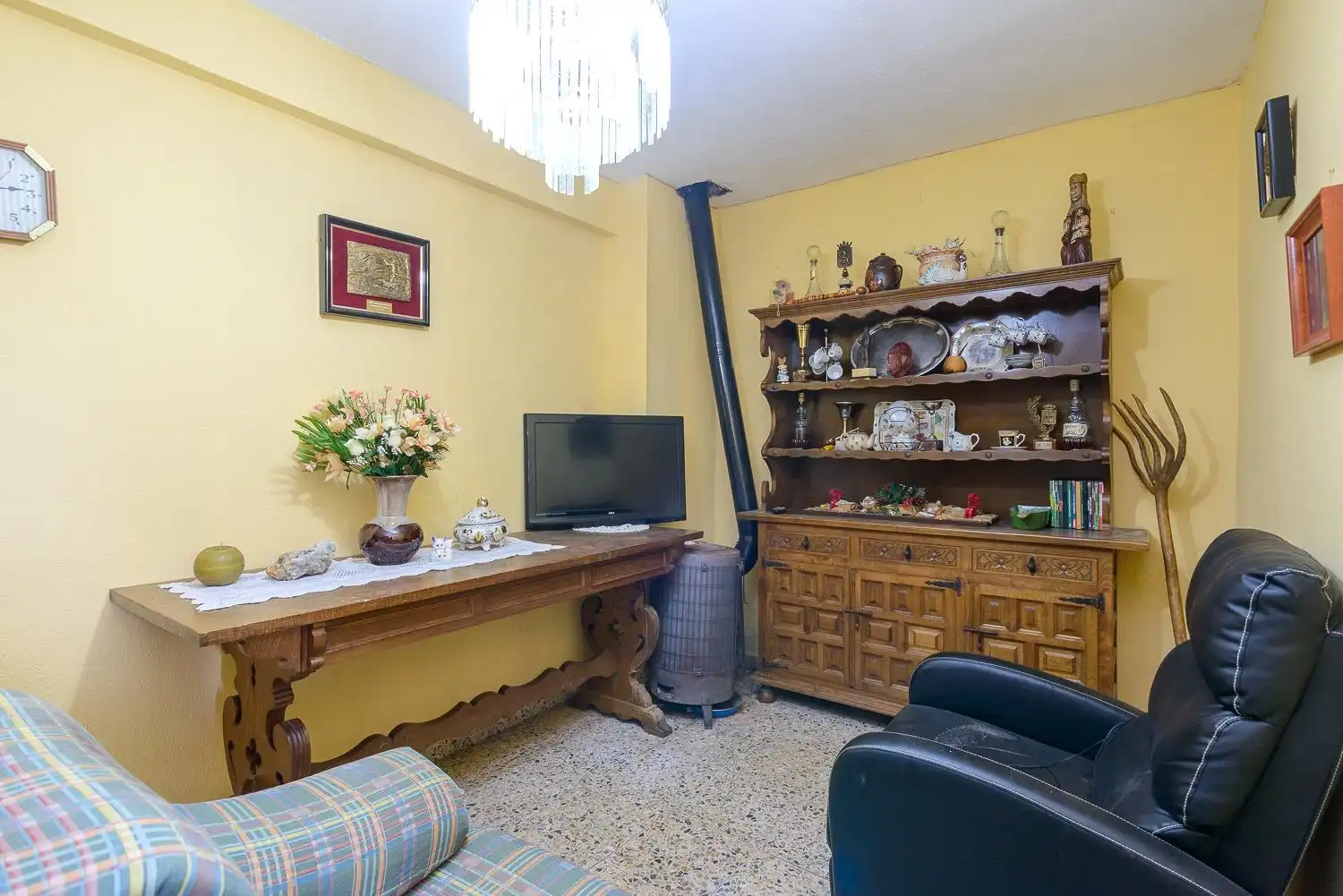 Sala d'estar de Casa adosada en venda en Oviedo  amb Calefacció, Terrassa i Traster