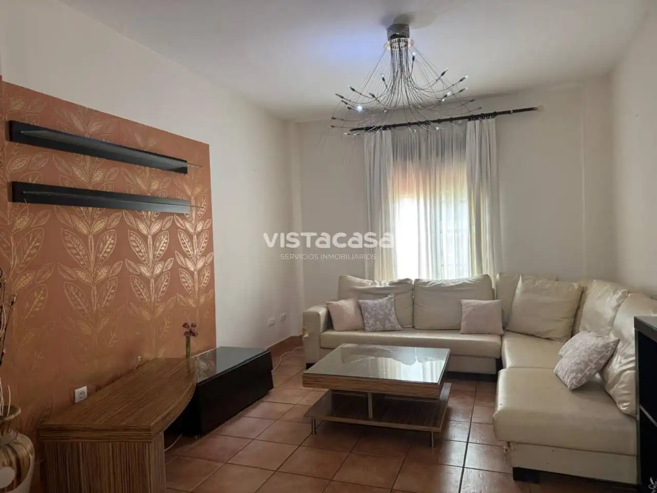 Sala de estar de Casa adosada de alquiler en Mairena del Alcor con Aire acondicionado, Calefacción y Terraza