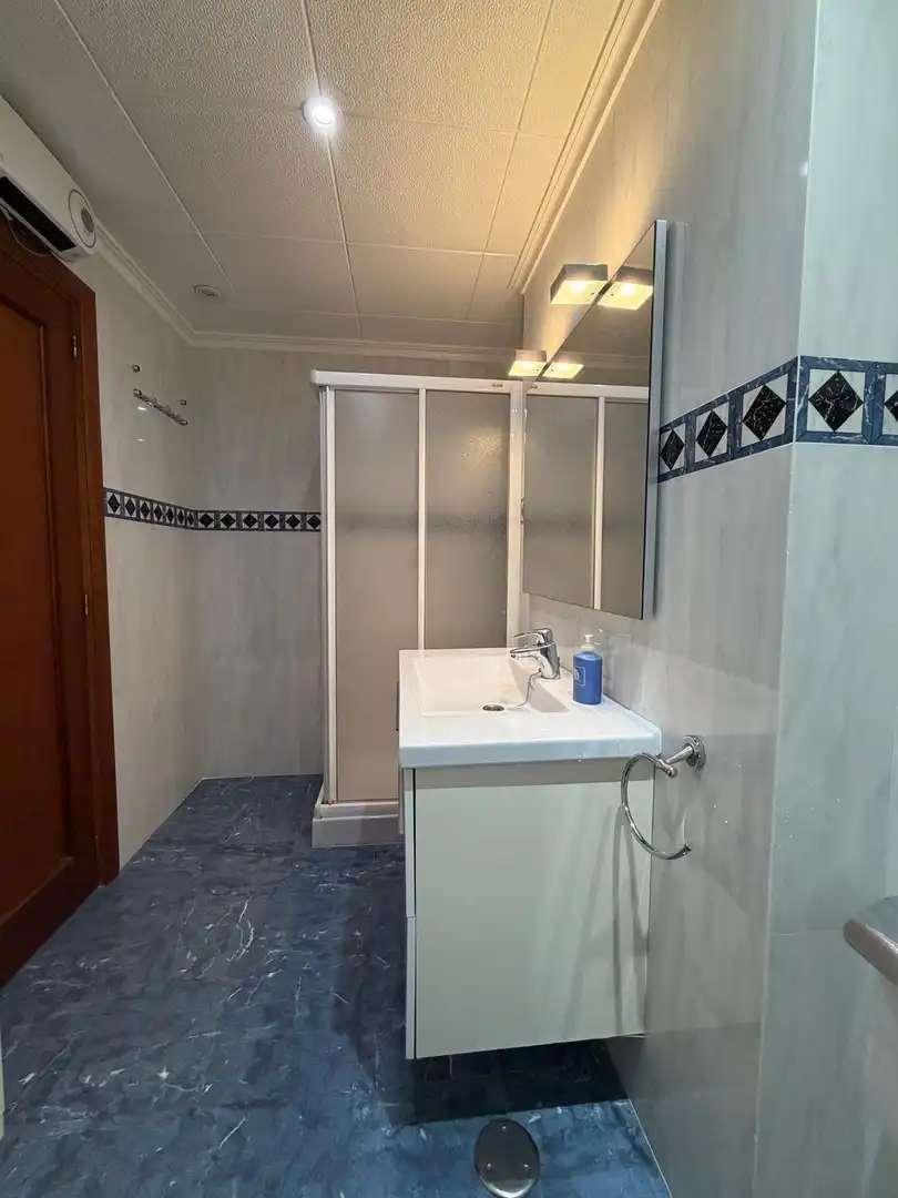 Baño de Piso en venta en Ausias March