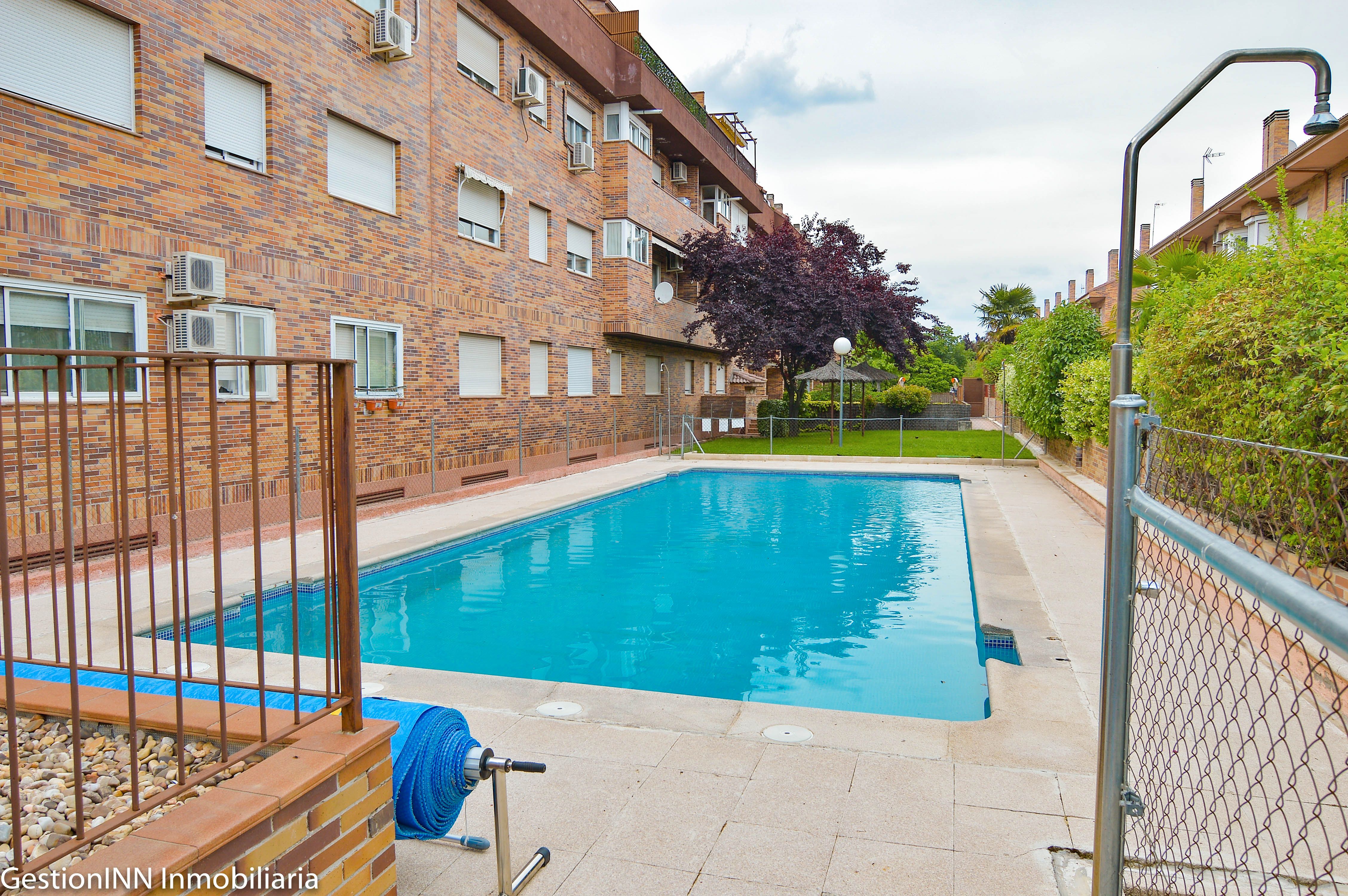 Swimming pool of Flat to rent in Villanueva del Pardillo  with Air Conditioner, Heating and Parquet flooring