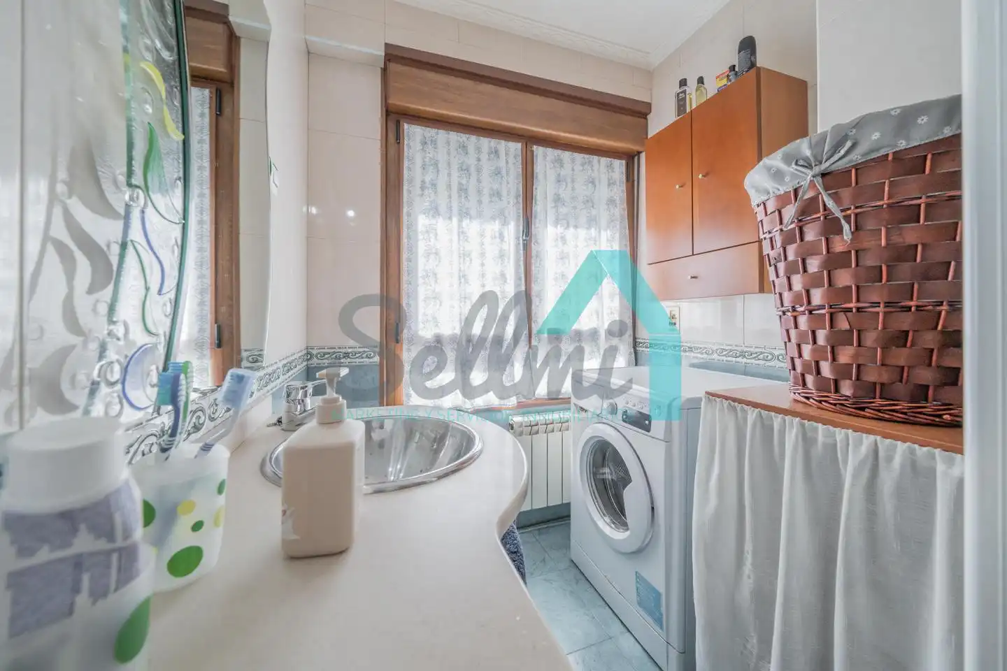 Baño de Piso de alquiler en Mieres (Asturias) con Calefacción, Parquet y Trastero