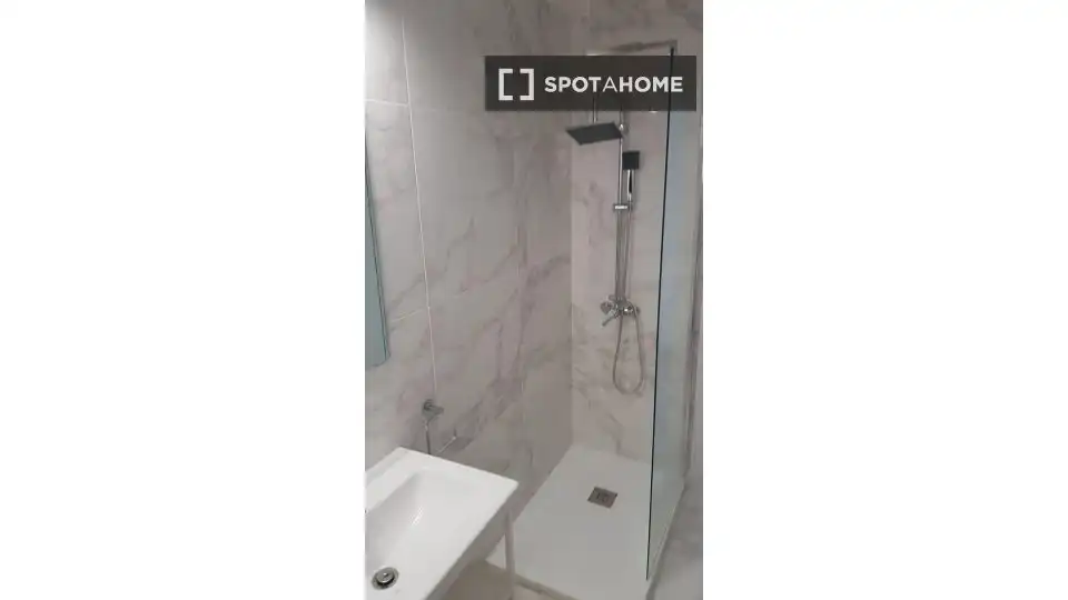 Habitación en Montserrat - Parque Empresarial