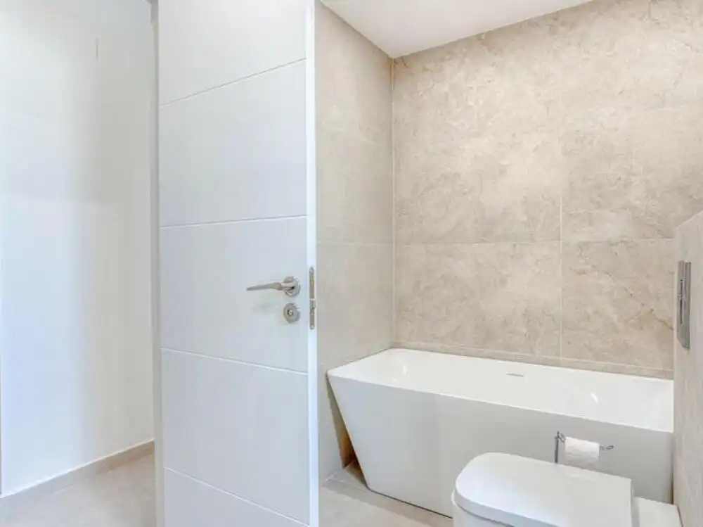 Bany de Apartament en venda en Marbella amb Aire condicionat, Terrassa i Traster