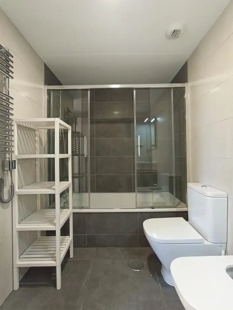 Badezimmer von Dachboden zur Miete in Madrid mit Klimaanlage, Heizung und Terrasse