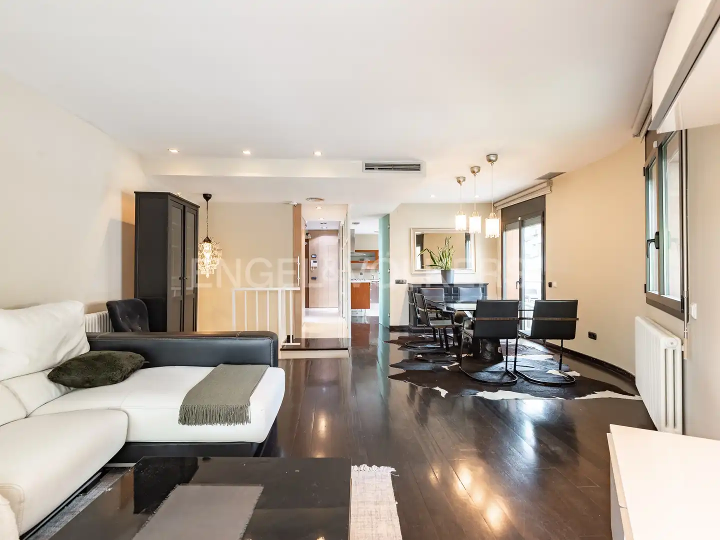 Sala d'estar de Dúplex en venda en Barcelona amb Aire condicionat, Calefacció i Parquet
