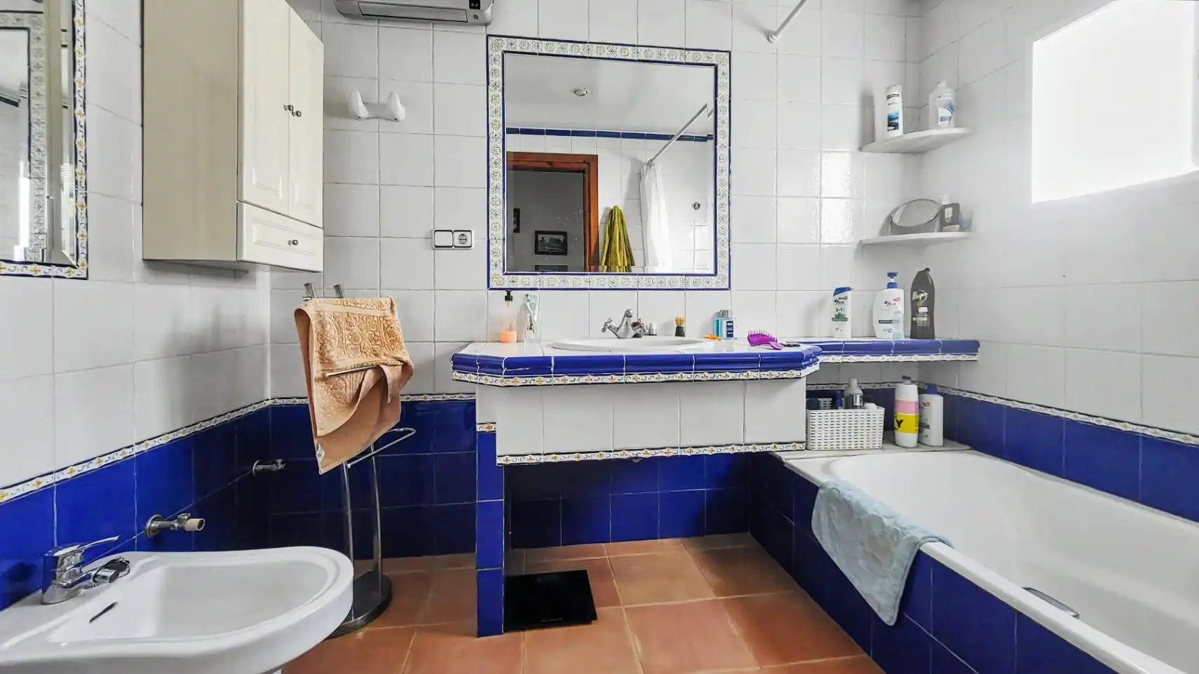 Bany de Casa o xalet en venda en Oliva amb Terrassa