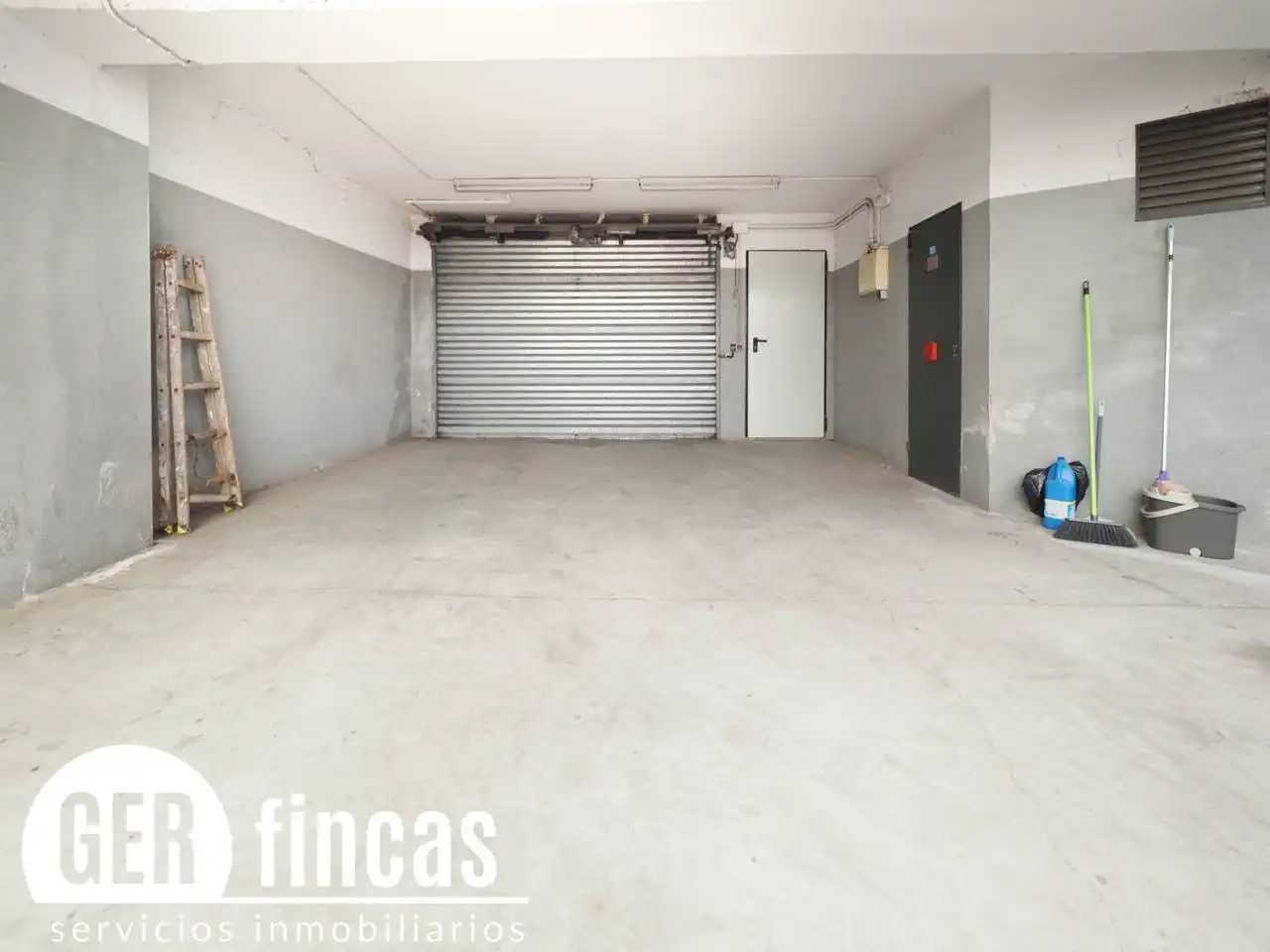 Parking de Piso en venta en Terrassa con Aire acondicionado, Parquet y Terraza