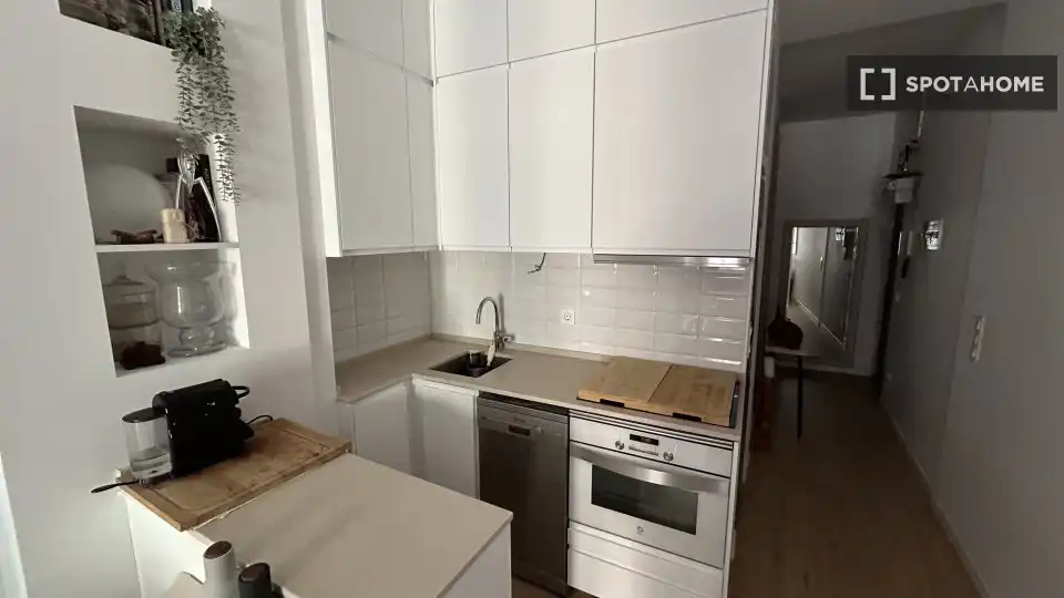 Cuina de Apartament per a compartir en Madrid amb Aire condicionat, Calefacció i Terrassa