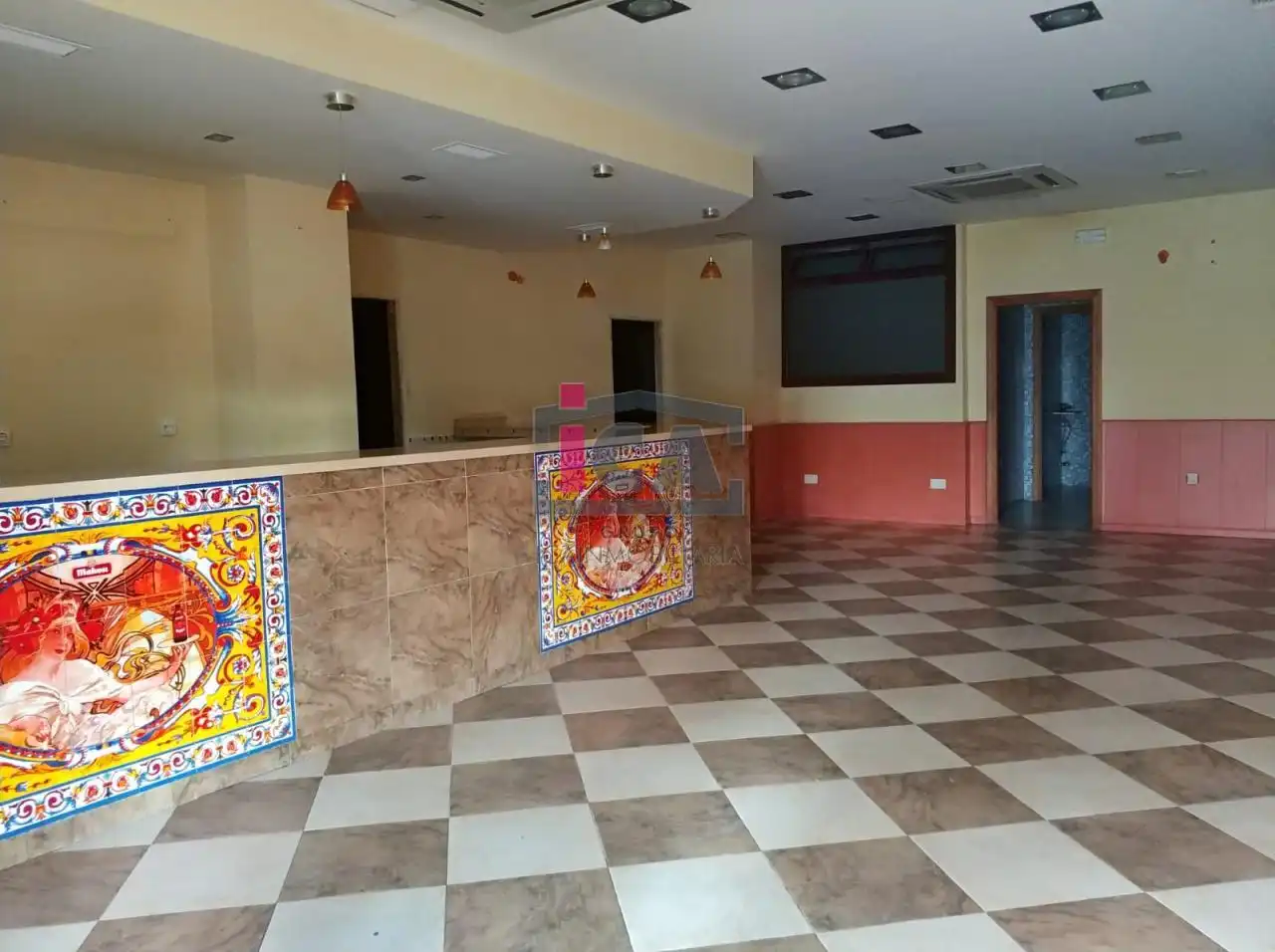 Local comercial en venda a AVDA RODRIGUEZ DE LEDESMA (LOCAL EN EDIFICIO ZIGURAT), imagen 3