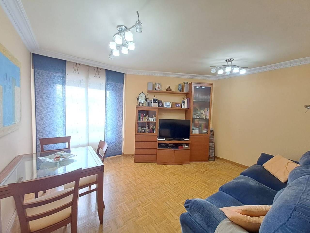 Sala d'estar de Pis en venda en Burgos Capital amb Calefacció i Traster