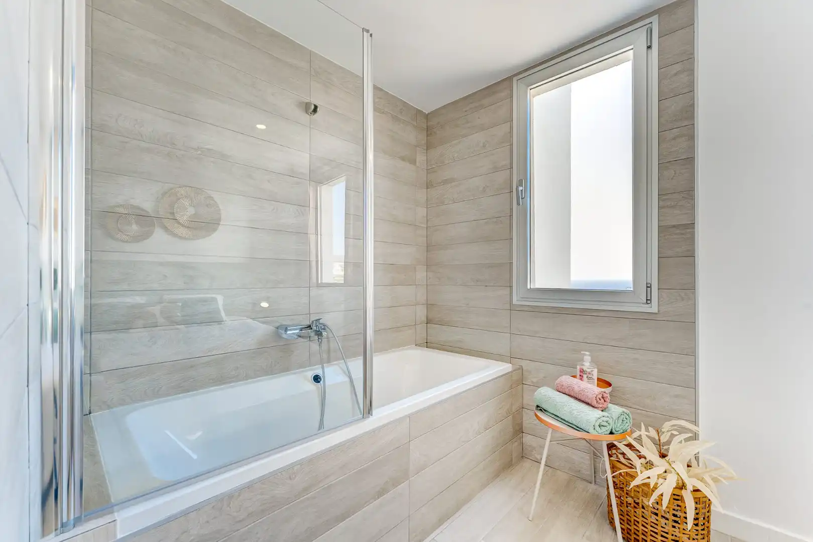Bany de Apartament en venda en Adeje amb Terrassa, Piscina i Moblat