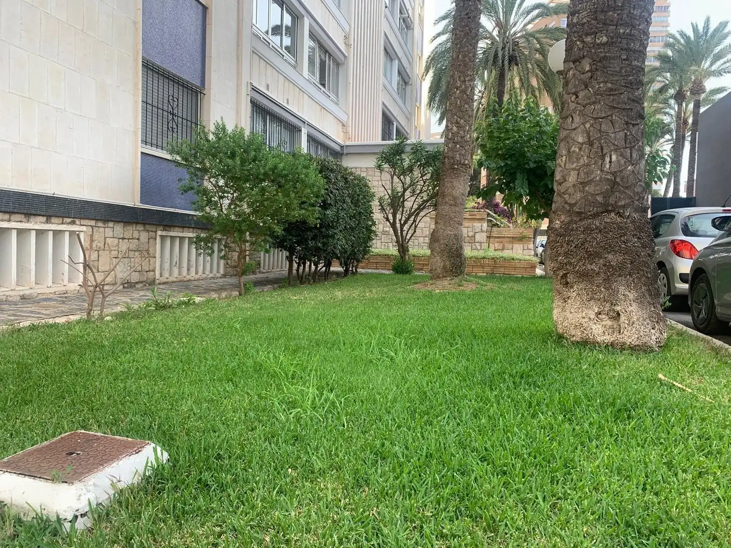 Außenansicht von Wohnung zum Verkauf in Alicante / Alacant mit Klimaanlage, Heizung und Privatgarten