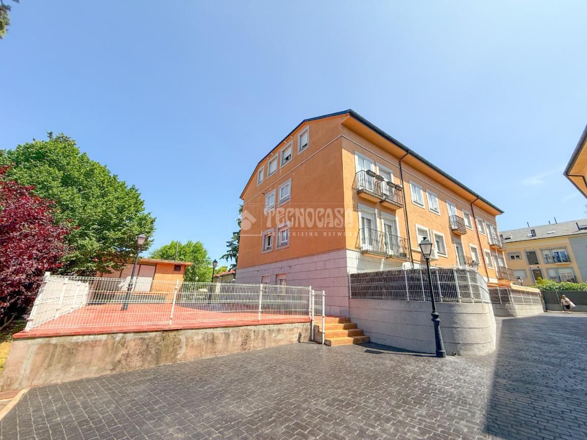 Vista exterior de Pis en venda en Collado Villalba amb Calefacció, Traster i Balcó