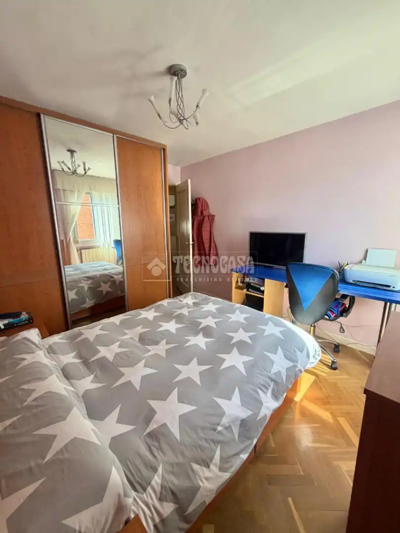 Habitación de Piso en venta en Madrid con Parquet y Balcón
