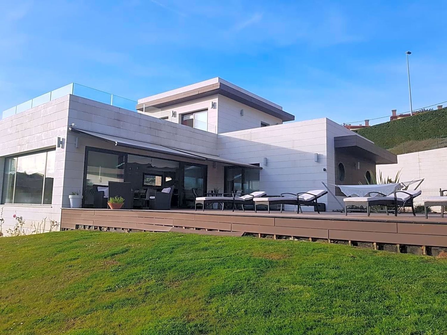 Exterior view of House or chalet for sale in Gijón   with Air Conditioner and Storage room