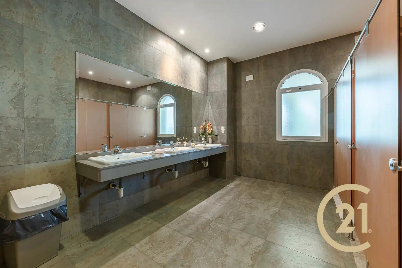 Bathroom of Buildings for sale in Estepona  with Community pool