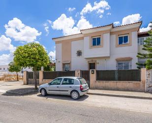 Exterior view of Single-family semi-detached for sale in Utrera  with Heating, Parquet flooring and Terrace