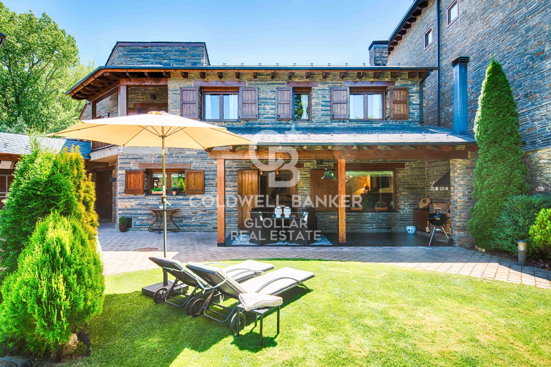 Exterior view of Single-family semi-detached for sale in Fontanals de Cerdanya  with Heating, Private garden and Parquet flooring