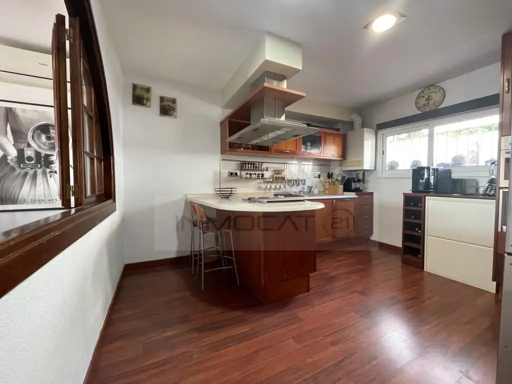 Küche von Einfamilien-Reihenhaus zum Verkauf in Sitges mit Heizung, Terrasse und Möbliert