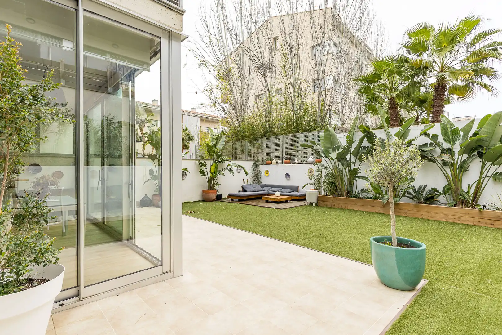 Terrasse von Wohnungen zum Verkauf in Sitges mit Klimaanlage, Heizung und Privatgarten