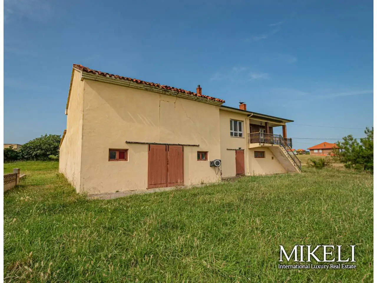 Vista exterior de Casa o xalet en venda en Miengo amb Calefacció, Jardí privat i Terrassa