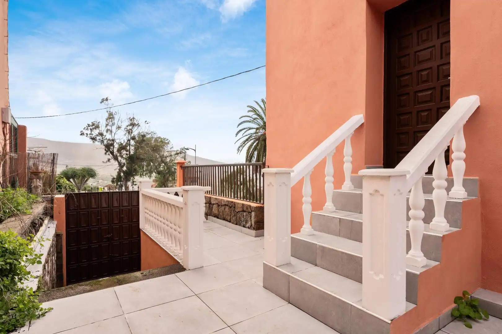 Vista exterior de Casa o chalet en venta en Santa Úrsula con Parquet y Terraza