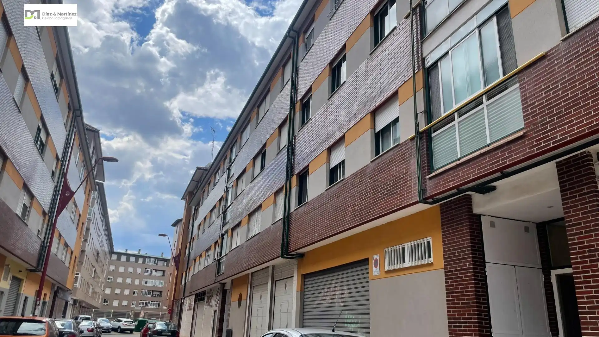Vista exterior de Pis en venda en San Andrés del Rabanedo amb Calefacció, Parquet i Traster