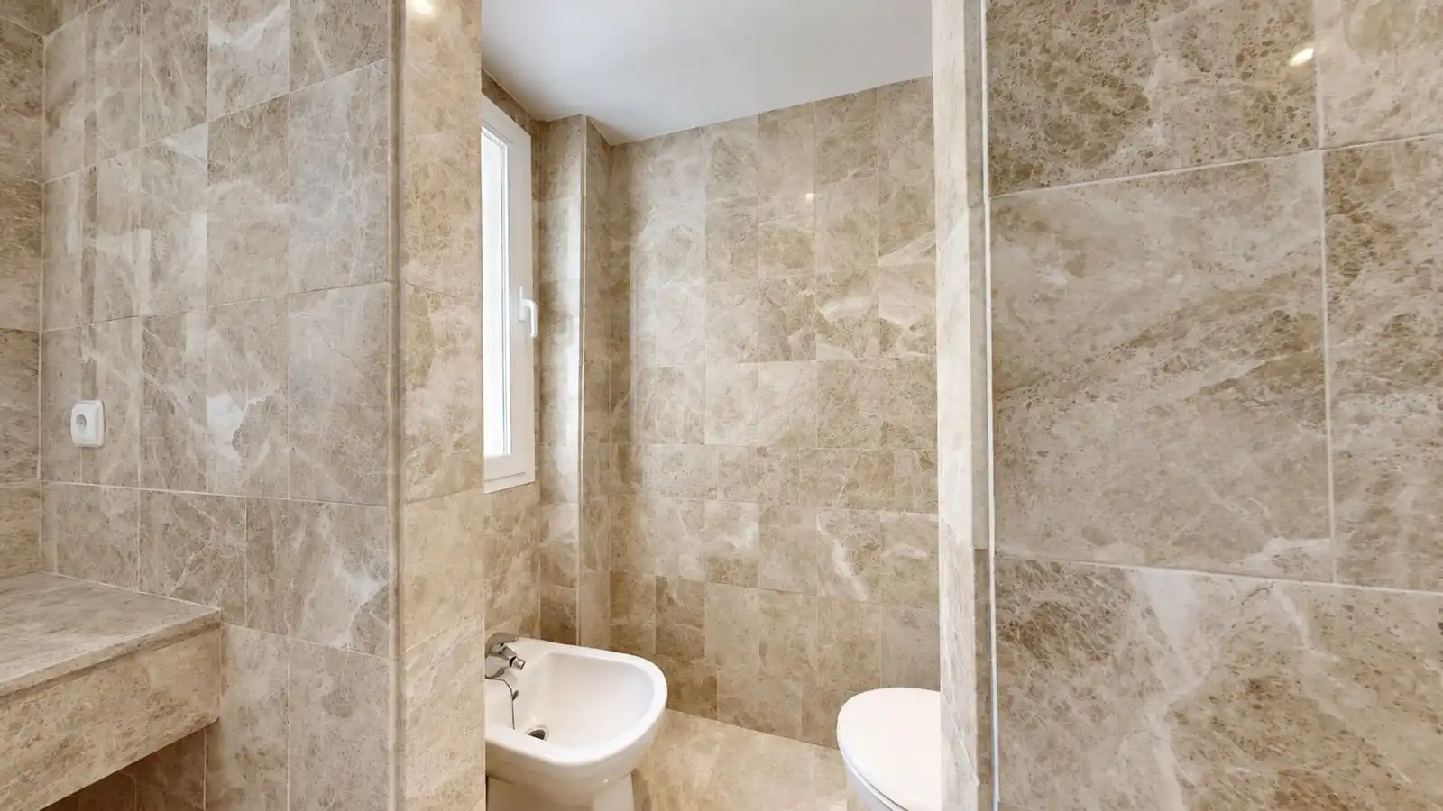 Bathroom of Attic for sale in Marbella  with Air Conditioner, Terrace and Furnished