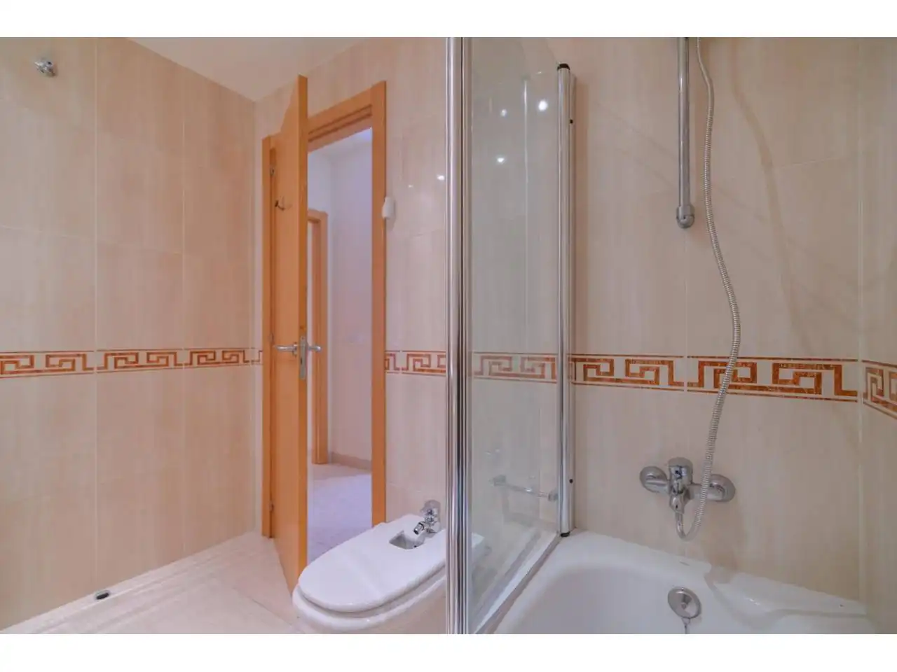 Baño de Piso en venta en Tossa de Mar con Aire acondicionado, Calefacción y Balcón