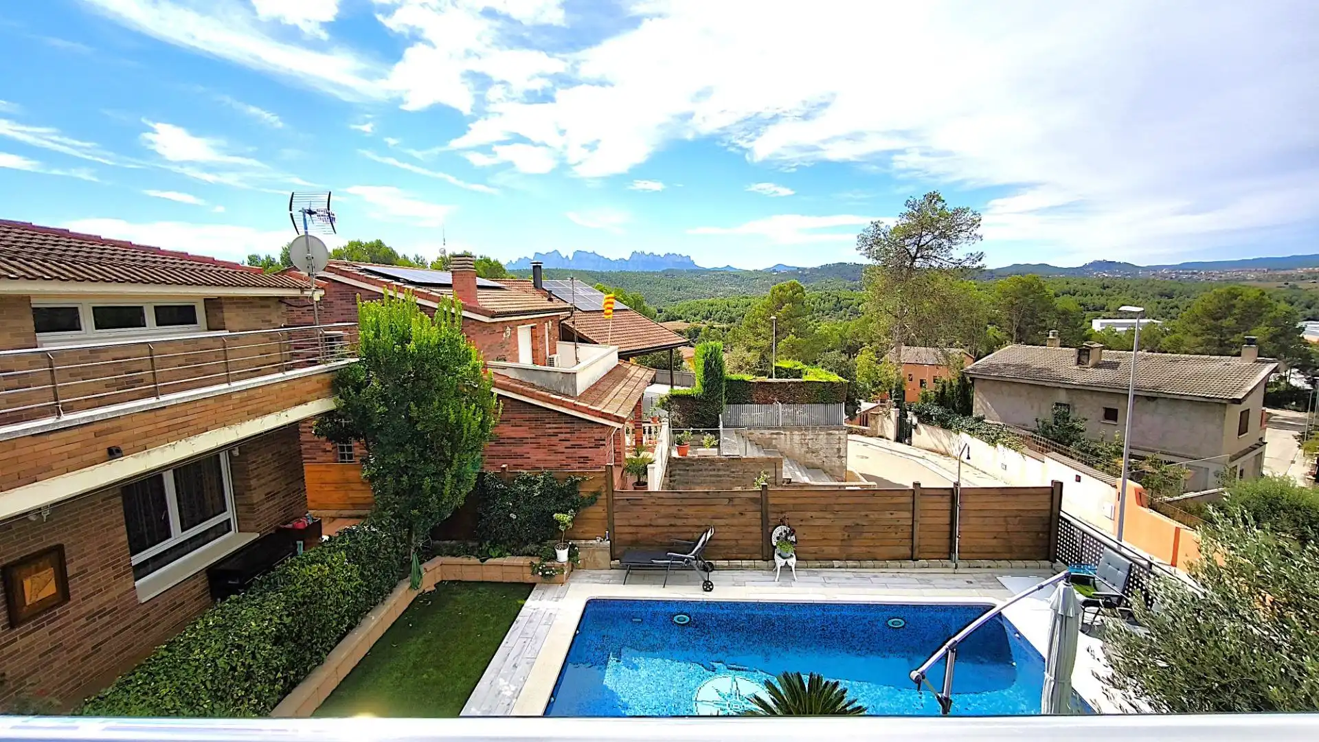 Außenansicht von Haus oder Chalet zum Verkauf in Sant Salvador de Guardiola mit Privatgarten, Terrasse und Schwimmbad