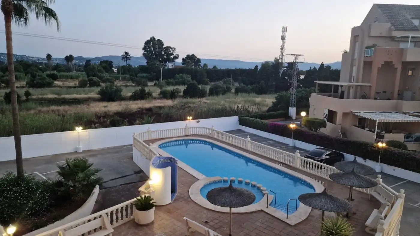 Piscina de Apartamento de alquiler en Dénia con Aire acondicionado, Calefacción y Jardín privado