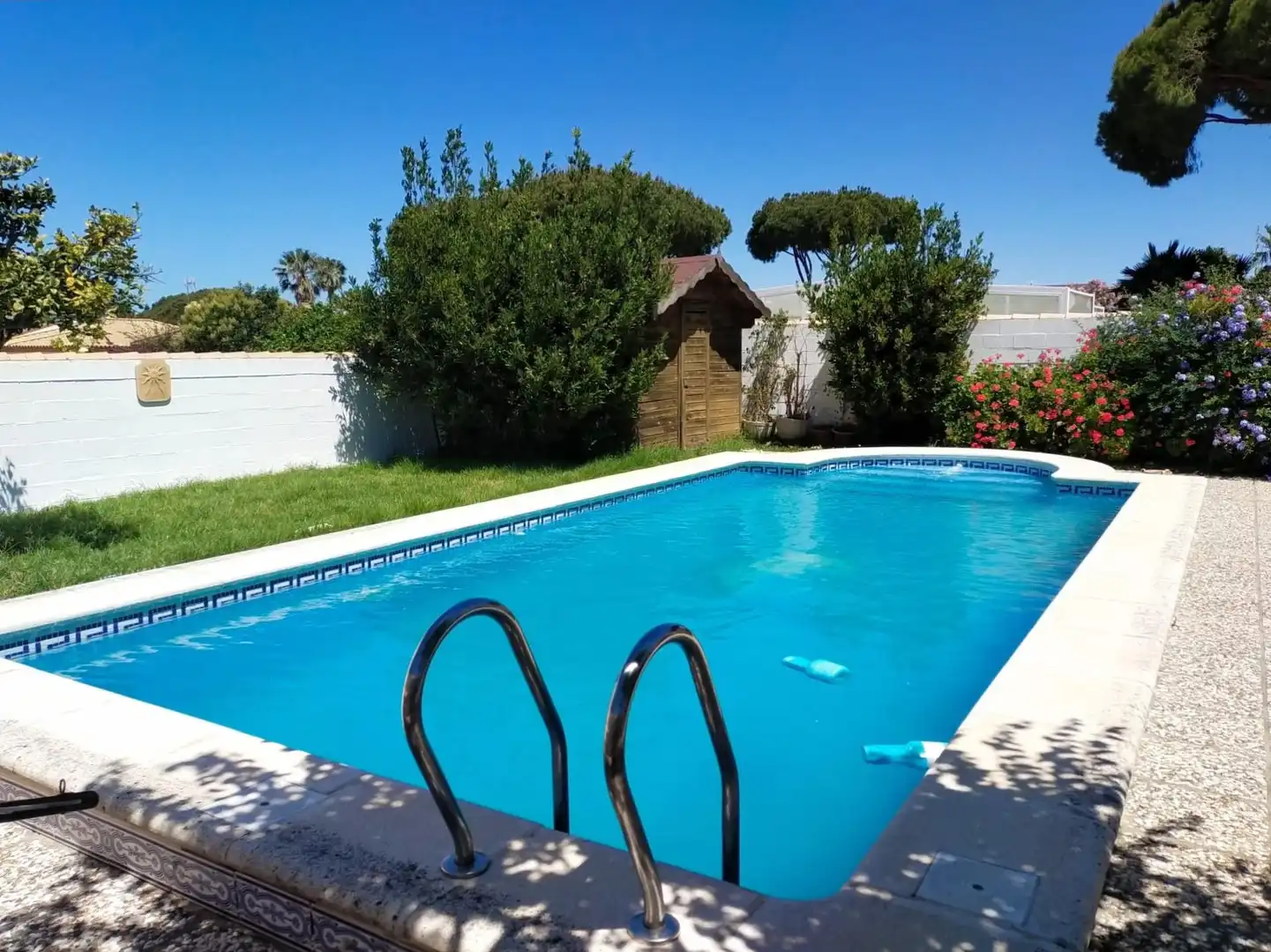 Piscina de Casa o xalet en venda en Chiclana de la Frontera amb Aire condicionat, Jardí privat i Piscina
