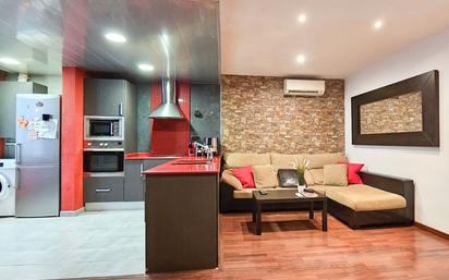Living room of Flat for sale in L'Hospitalet de Llobregat  with Air Conditioner, Heating and Parquet flooring