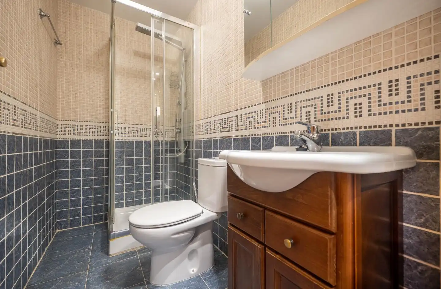 Baño de Casa adosada de alquiler en Ávila con Calefacción, Parquet y Terraza