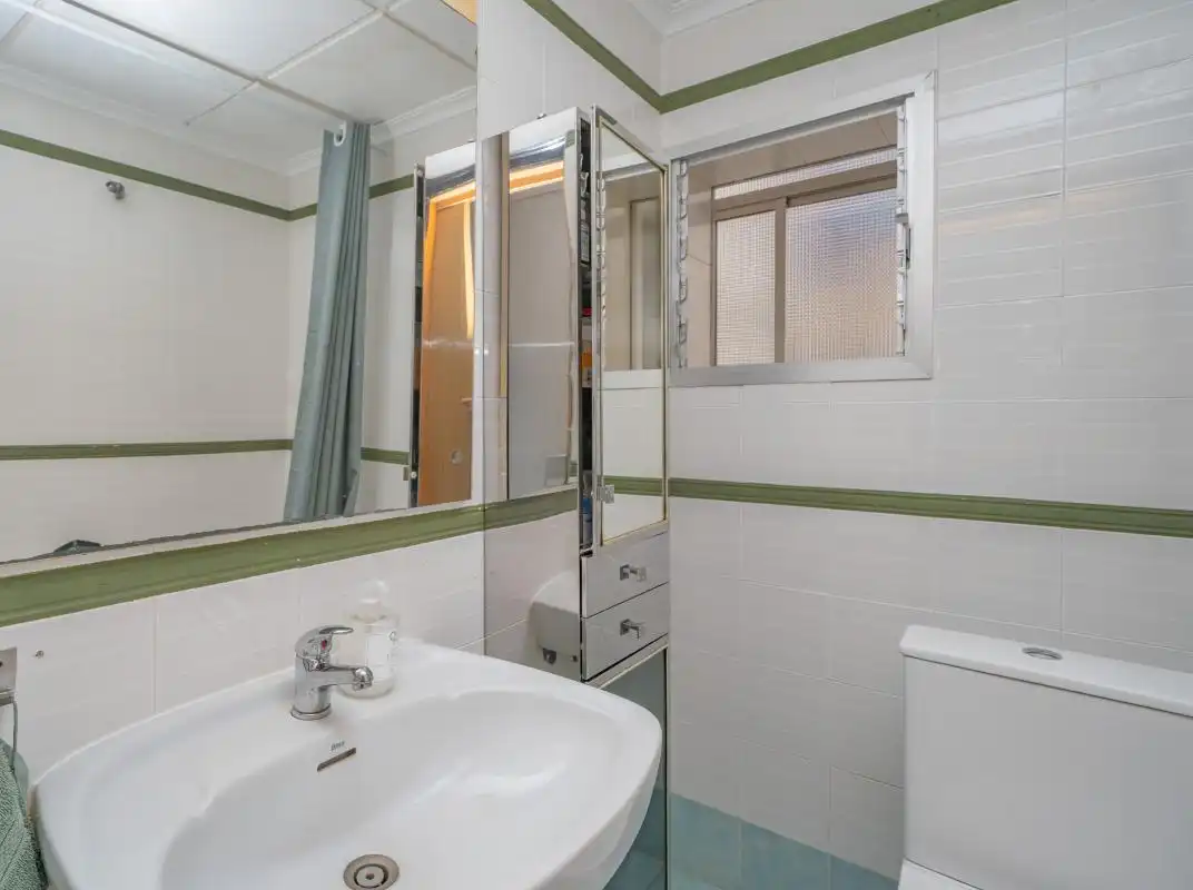 Bathroom of Flat for sale in Alicante / Alacant  with Heating and Furnished