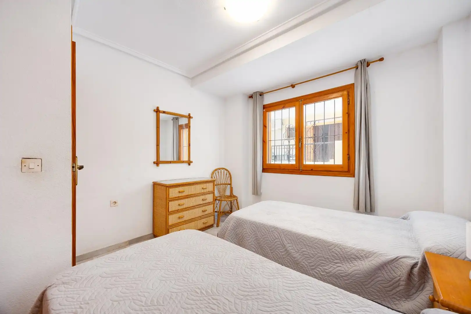 Schlafzimmer von Erdgeschoss zum Verkauf in Torrevieja mit Terrasse, Möbliert und Gemeinschaftspool