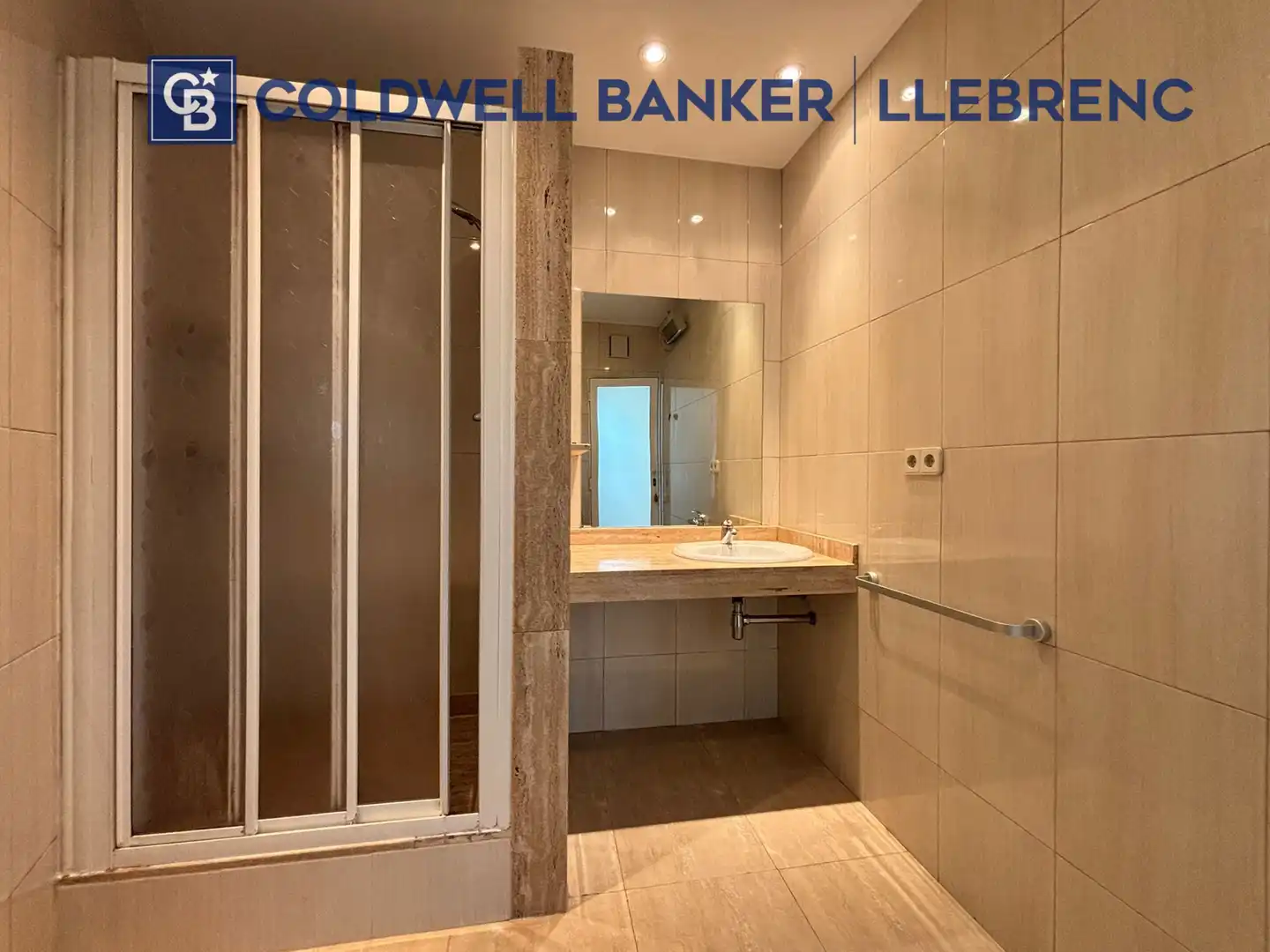 Baño de Estudio de alquiler en Barcelona con Calefacción, Parquet y Terraza
