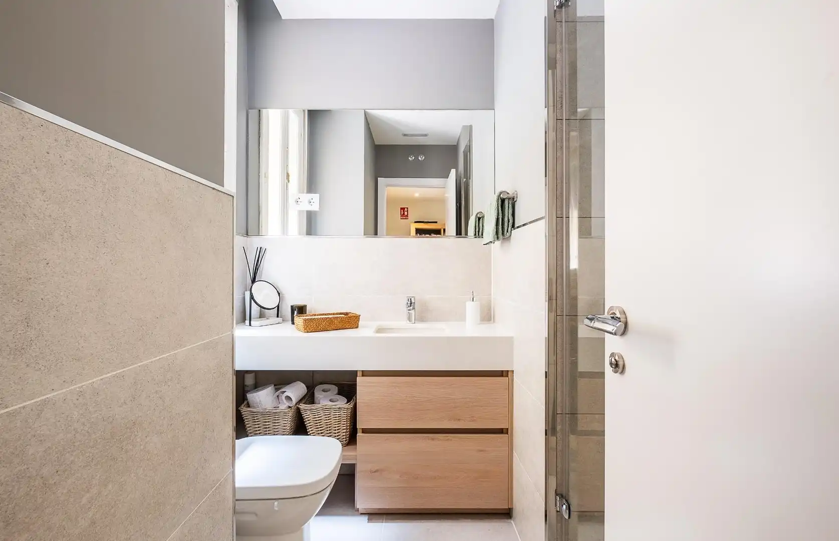 Badezimmer von Büro zur Miete in Madrid mit Klimaanlage und Heizung