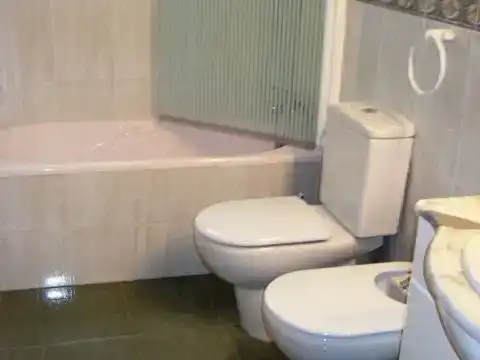 Badezimmer von Haus oder Chalet zur Miete in Castelldefels mit Klimaanlage, Privatgarten und Parkett