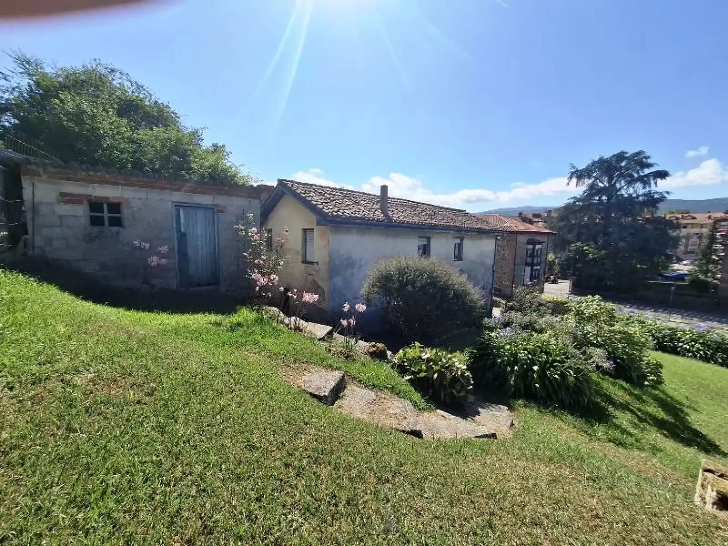 Vista exterior de Casa adosada en venta en Cabezón de la Sal