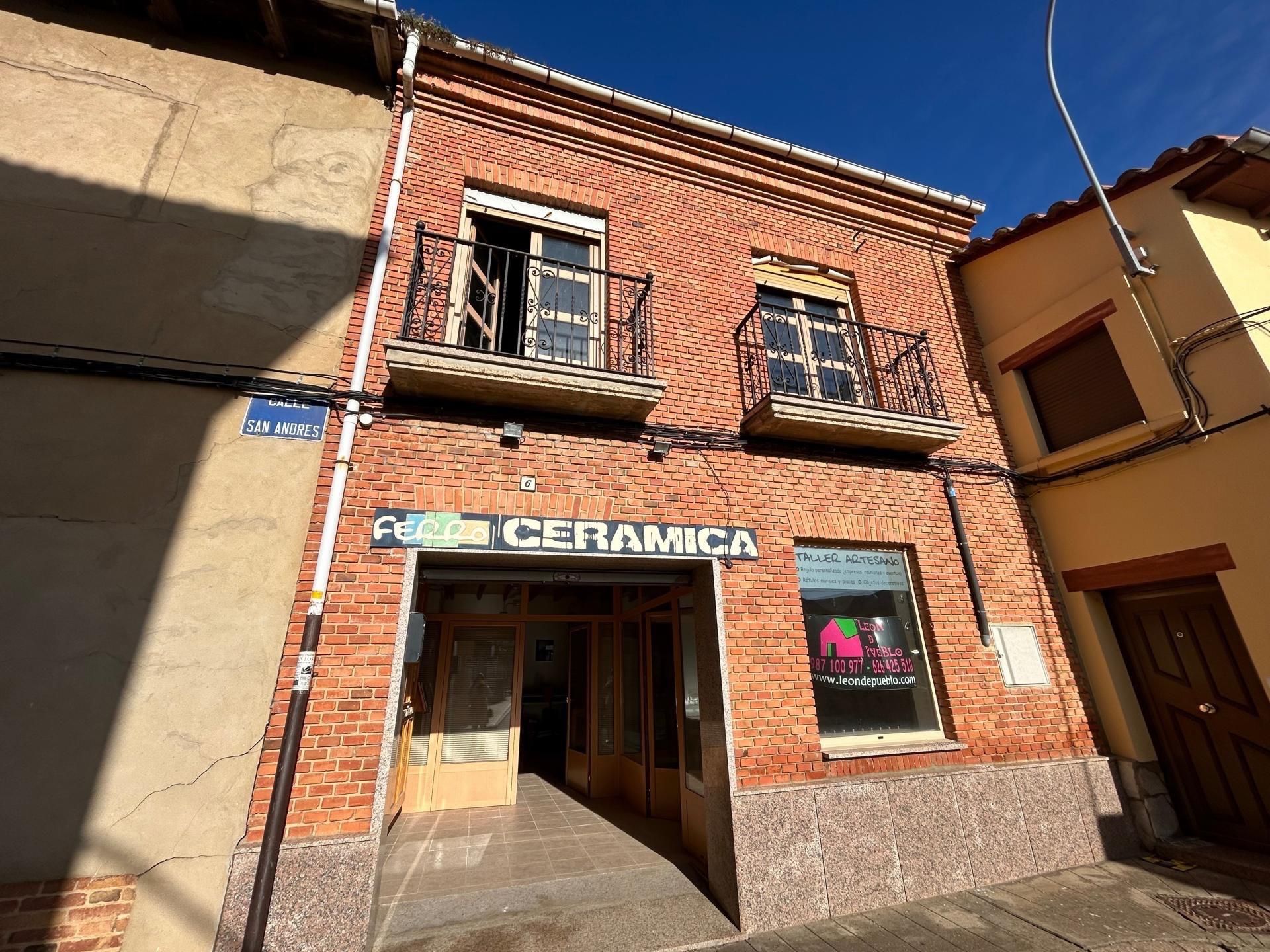 Vista exterior de Casa adosada en venda en Valencia de Don Juan