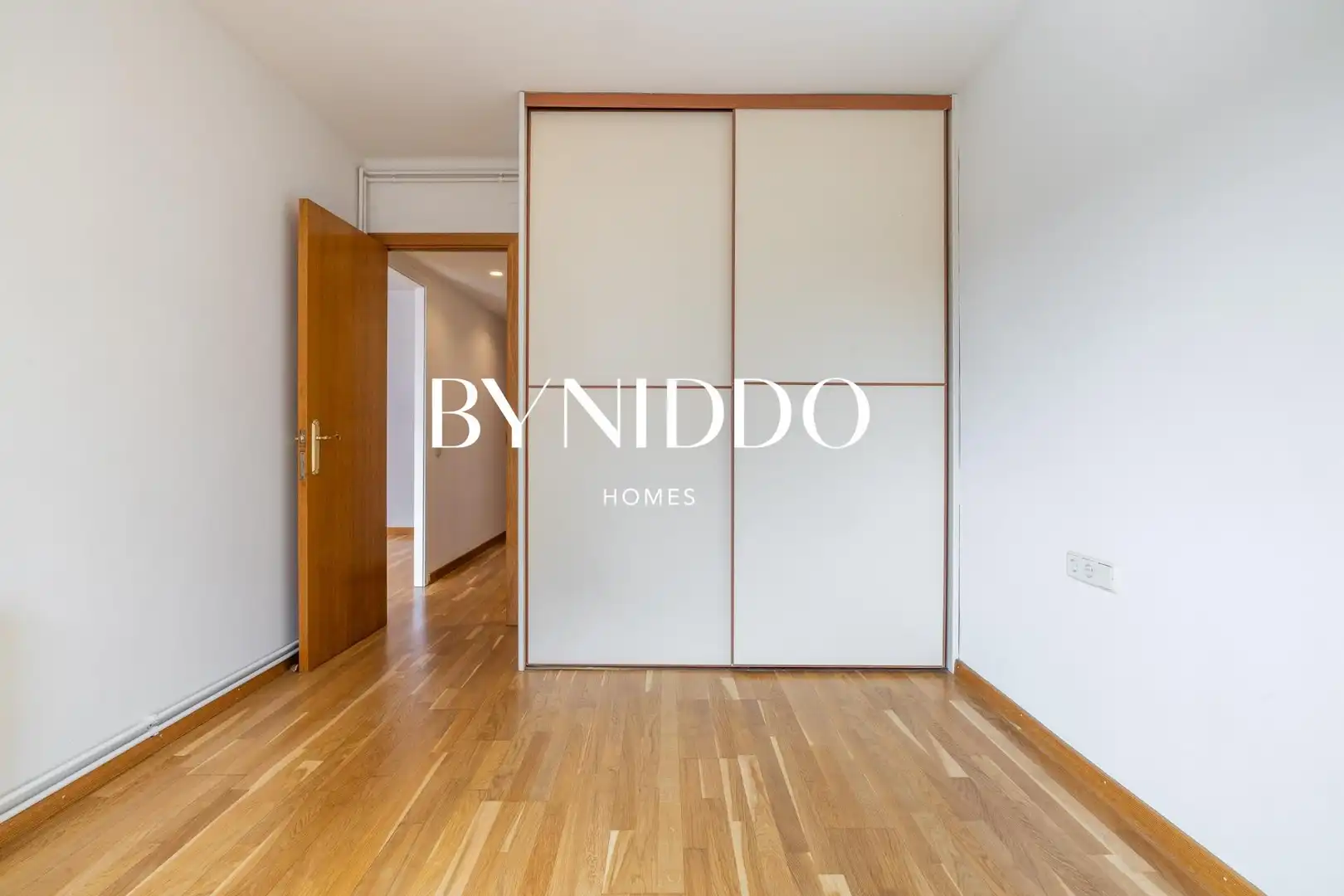 Bedroom of Flat for sale in Sant Cugat del Vallès  with Air Conditioner, Heating and Parquet flooring