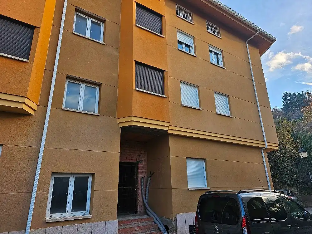 Außenansicht von Residential zum Verkauf in Pradoluengo