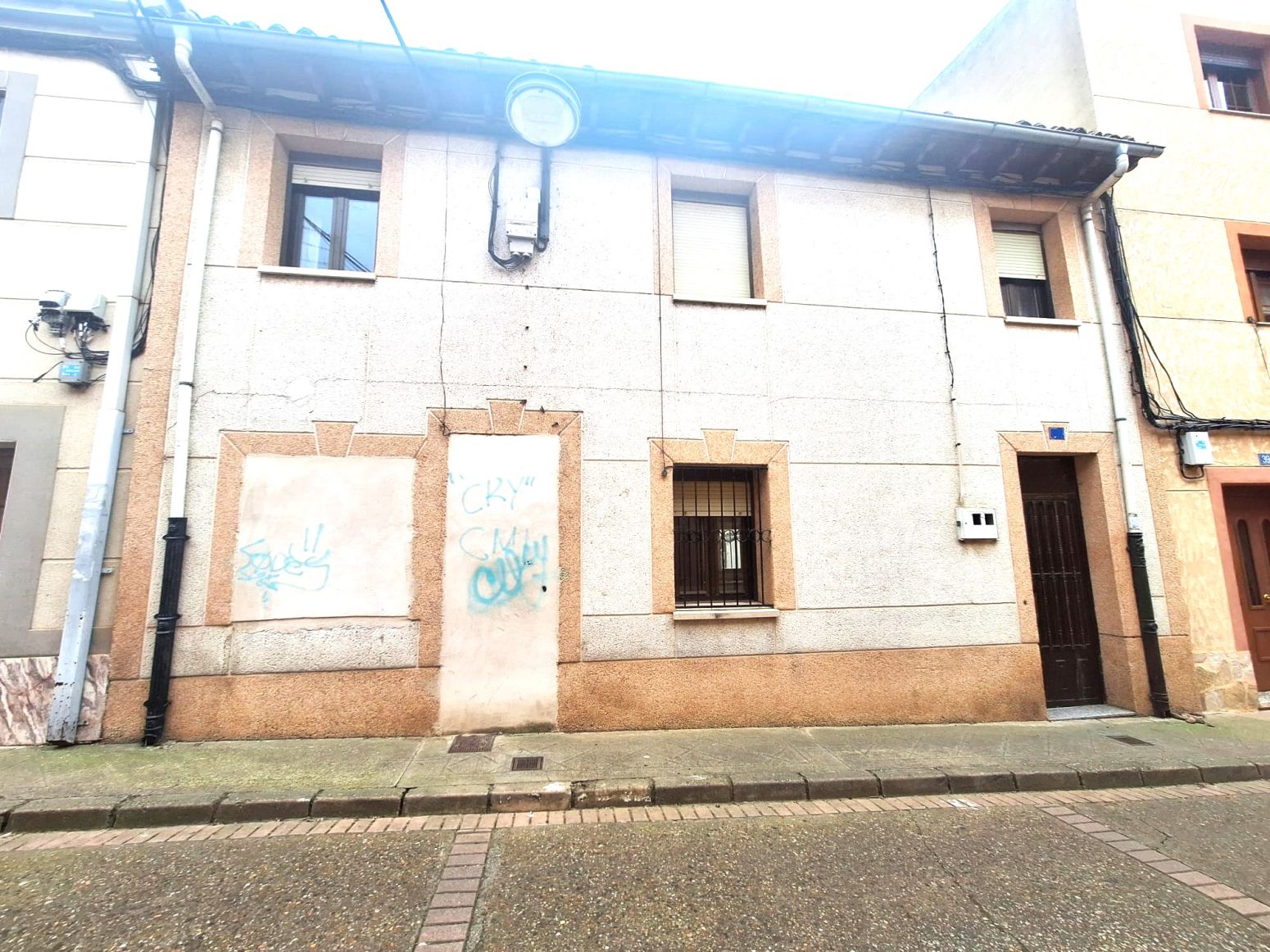 Vista exterior de Casa adosada en venda en Sahagún amb Calefacció i Jardí privat