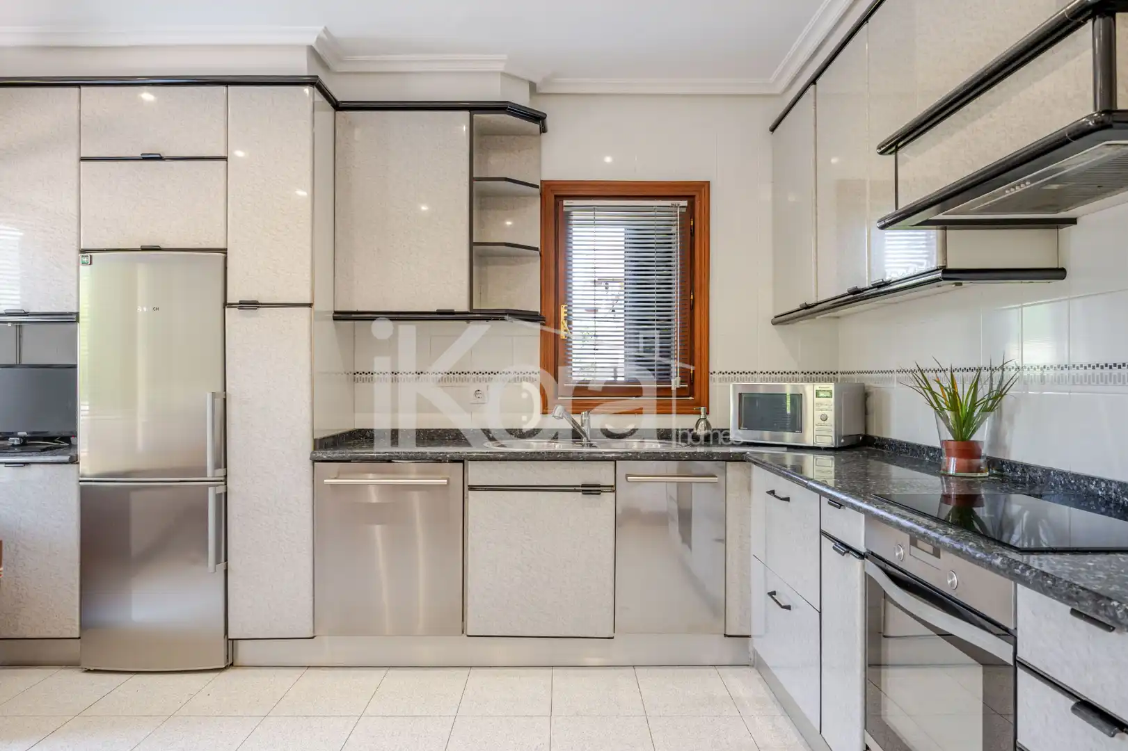 Cuina de Casa o xalet en venda en Lasarte-Oria amb Calefacció, Jardí privat i Parquet