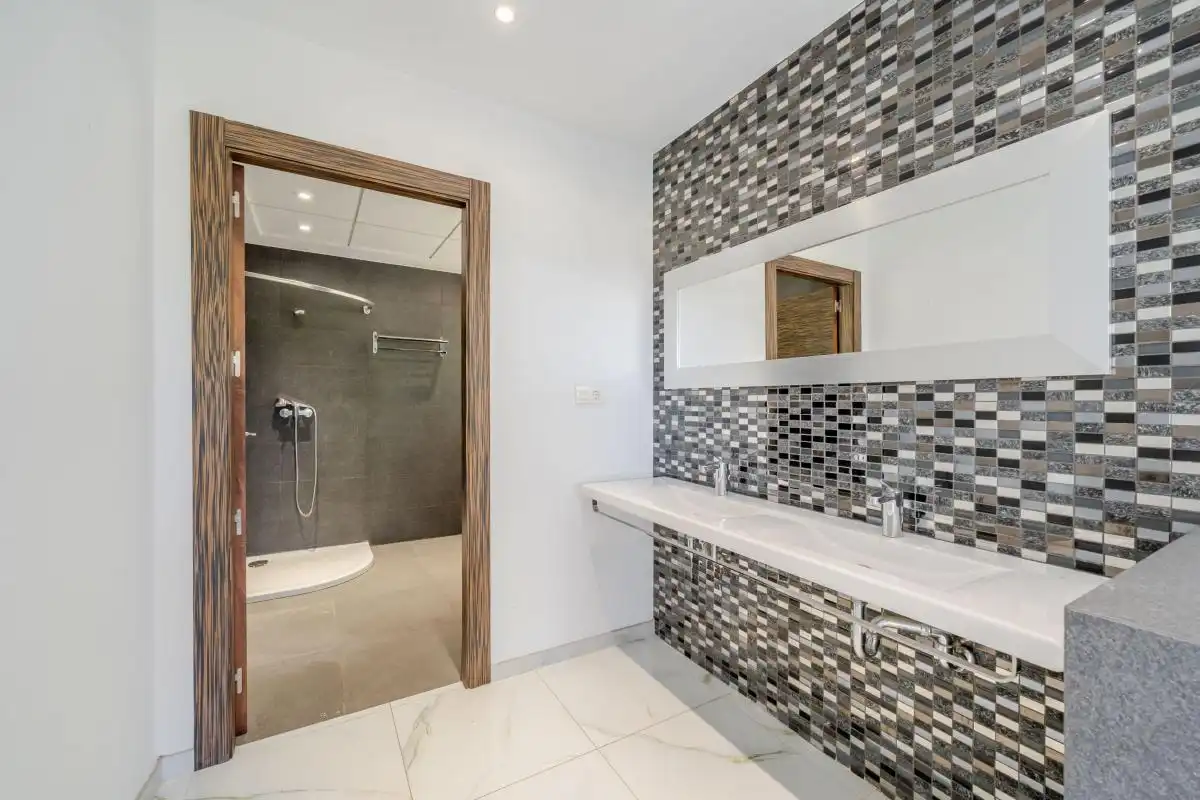 Badezimmer von Haus oder Chalet zum Verkauf in Elche / Elx mit Klimaanlage, Heizung und Privatgarten