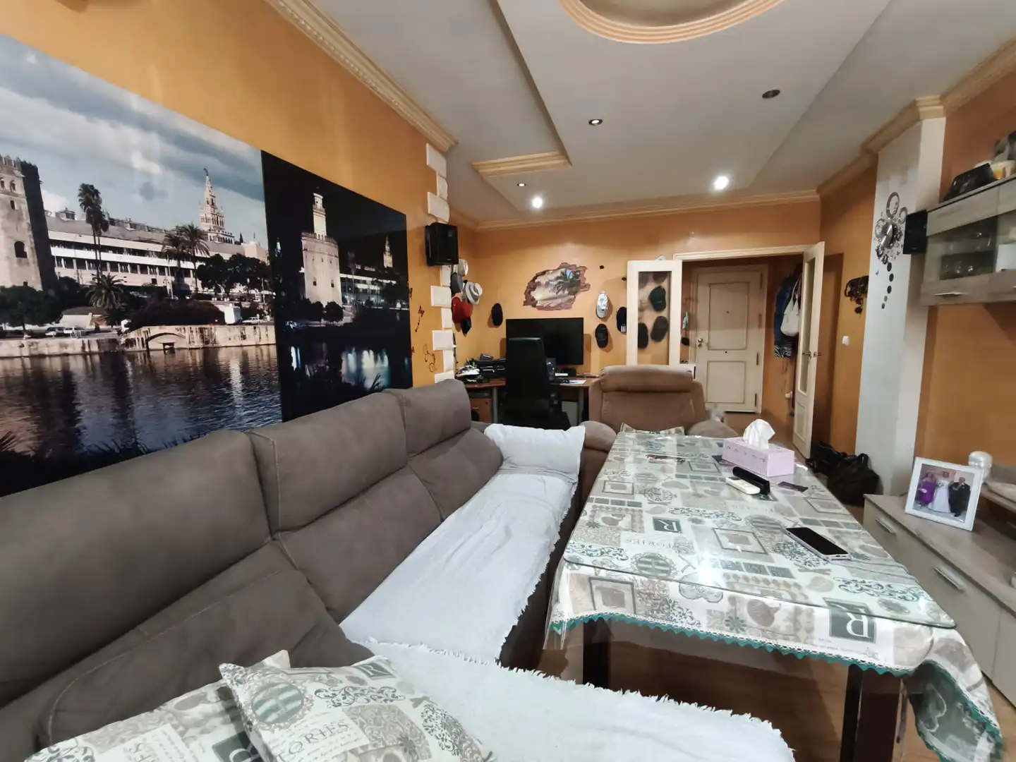 Sala d'estar de Pis en venda en La Rinconada amb Moblat