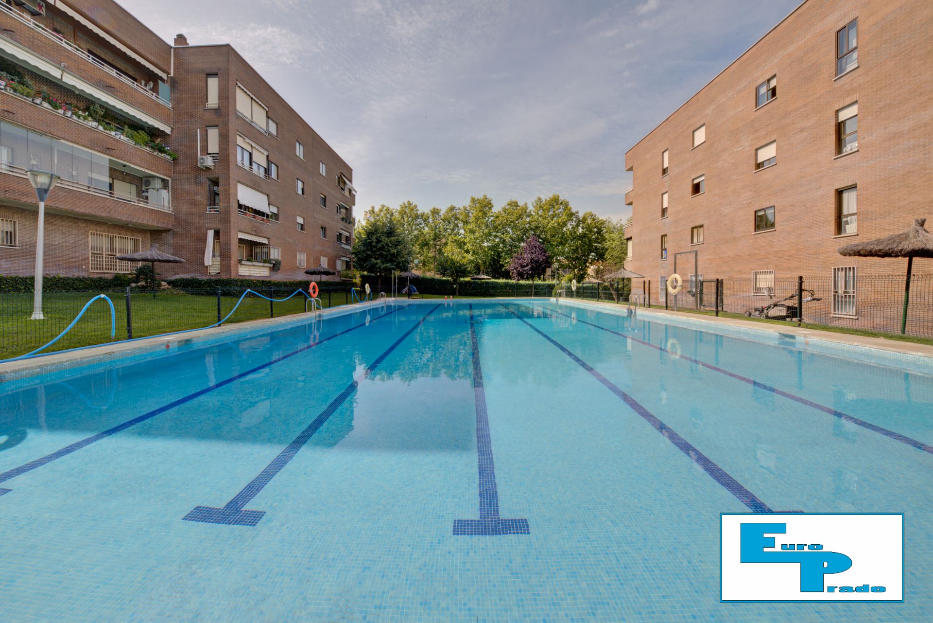 Swimming pool of Flat for sale in Pozuelo de Alarcón  with Heating, Parquet flooring and Terrace